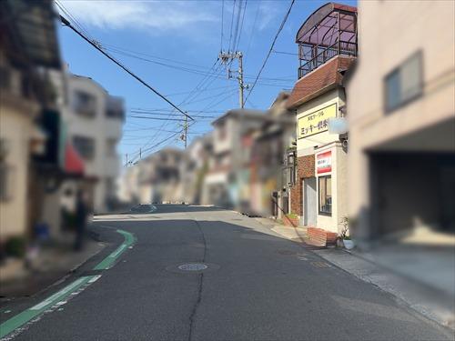 前面道路(2023年4月撮影)
