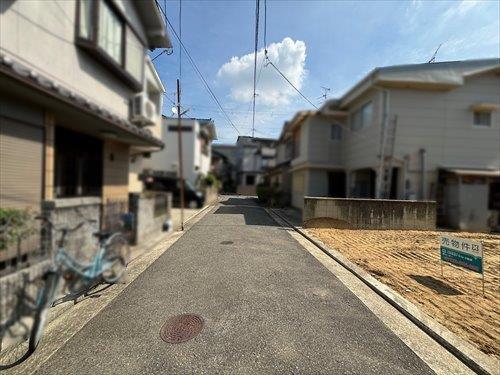 前面道路(2024年10月撮影)