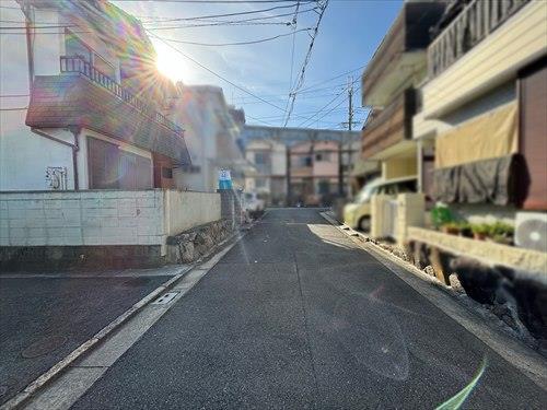 前面道路(2024年10月撮影)