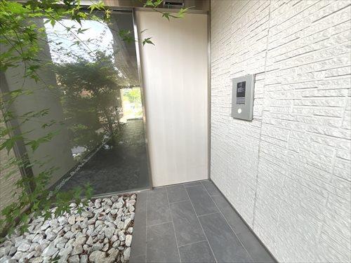 北側エントランス