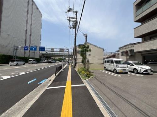 南側前面道路　西向き