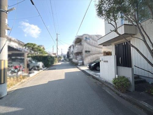 前面道路　東向きに撮影