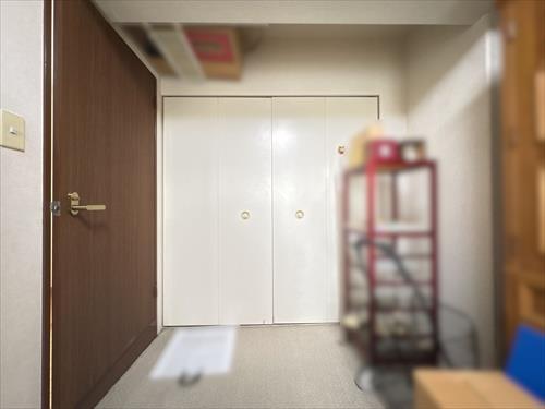 洋室約5.8帖物入