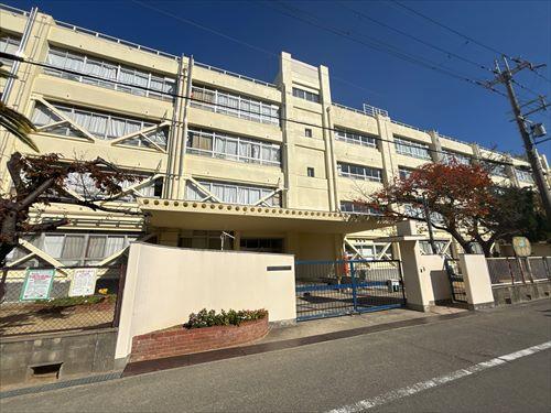 高石市立加茂小学校まで約750ｍ