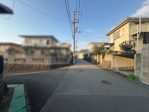 前面道路(2025年10月撮影)