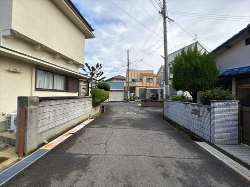 北側前面道路2　2025年11月撮影