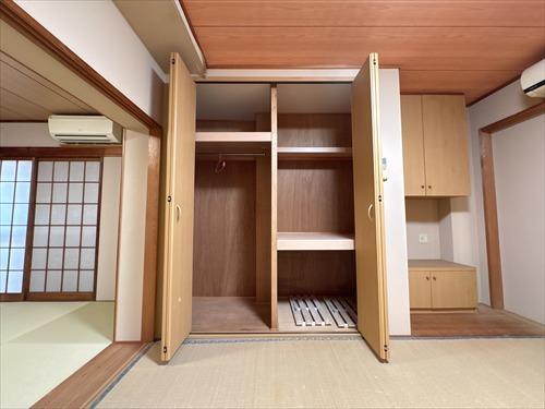 1階和室約6帖①収納