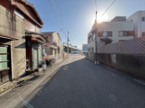 北西側前面道路(2026年3月撮影)