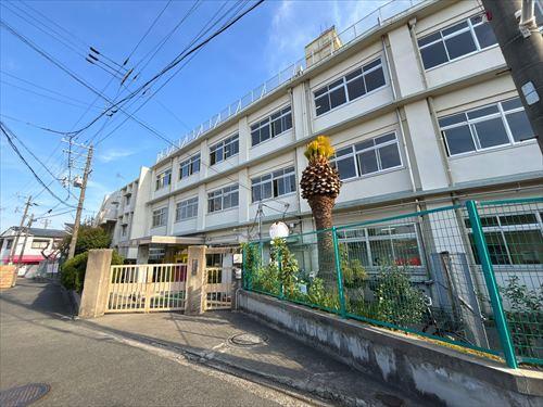 高石市立高石小学校まで340ｍ