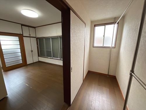 2階洋室とウォークインクローゼット