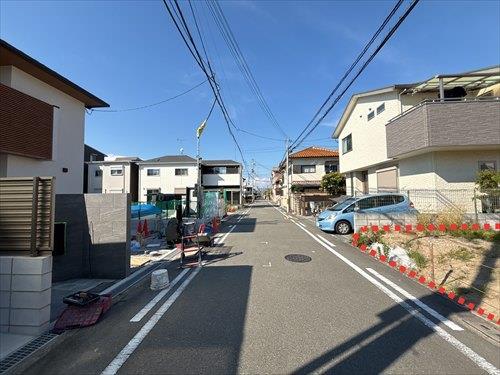西側前面道路1