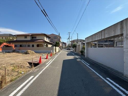 西側前面道路2