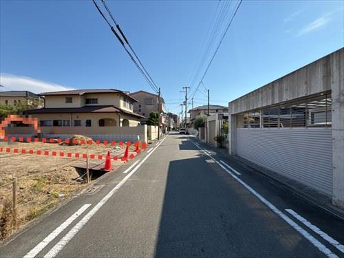 西側前面道路2