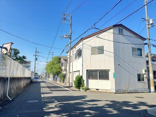 西側前面道路（2026年5月撮影）