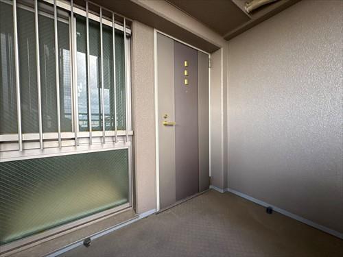 玄関扉・専用ポーチ
