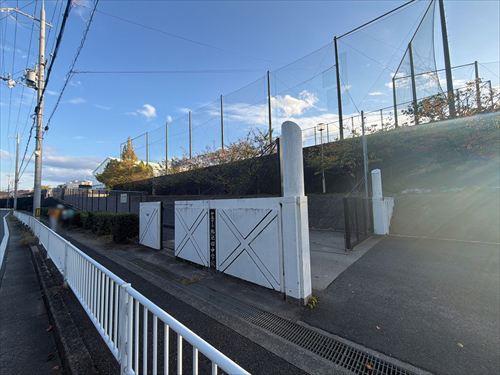 和泉市立北池田中学校へ約2300ｍ