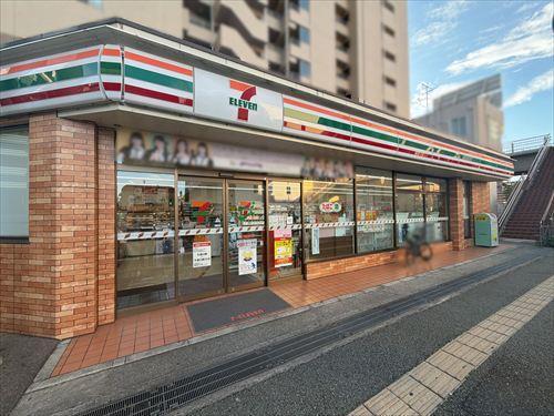 セブンイレブン南海光明池駅店へ約595ｍ