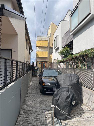 建物外観（中央奥）