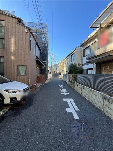 前面道路(北東側から撮影)