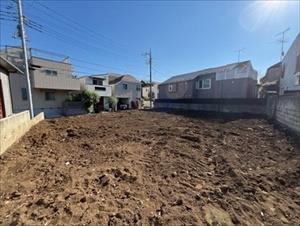 現地：手前側(2025年11月撮影)