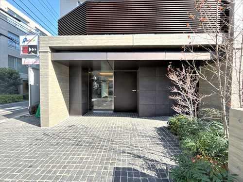 エントランス前