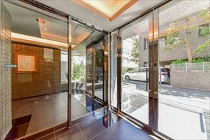 エントランス(2025年11月撮影)