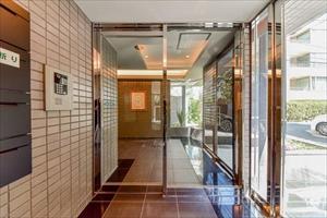 エントランス(2025年11月撮影)