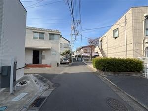 北東側15ｍ先に存する道路