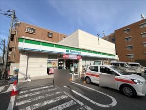 ファミリーマートまで530ｍ