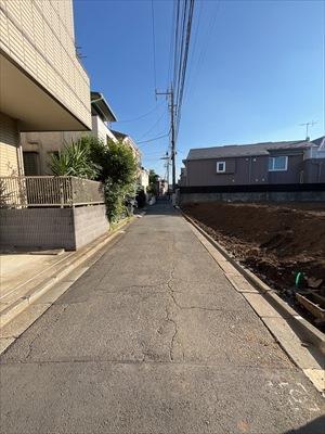 前面道路(2025年11月撮影)