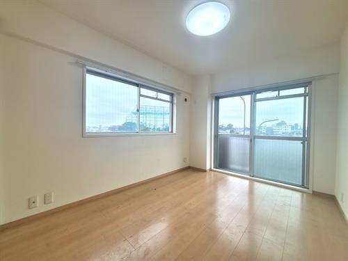 洋室約6帖(南西側)