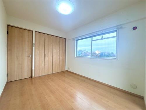 洋室約6帖(南西側)