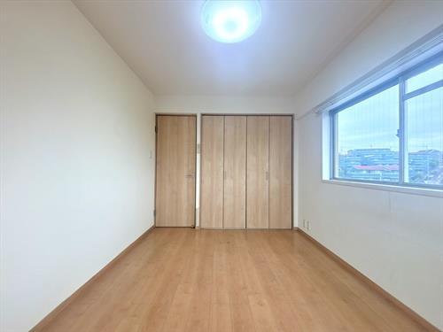 洋室約6帖(南西側)