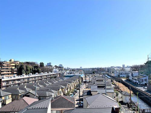 南西側洋室南向き窓からの眺望