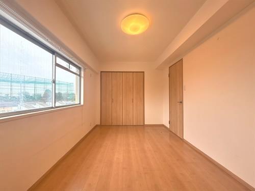 洋室約6帖(南東側)