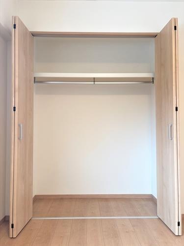 洋室約6帖クローゼット(南東側)