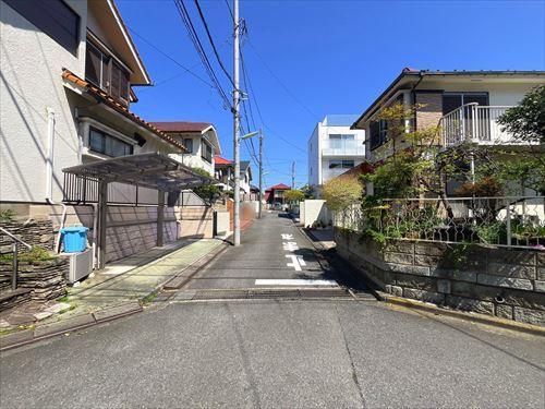 南東側前面道路