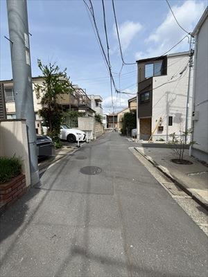 前面道路(2026年4月撮影)