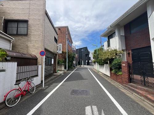 北側前面道路①(2026年8月撮影)