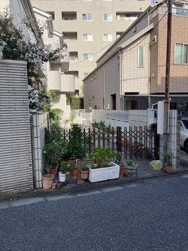 現地（路地状部分、左奥）