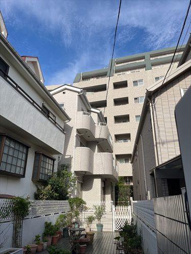 現地（路地状部分、左奥）