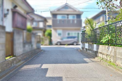 南西側前面道路（物件：右）