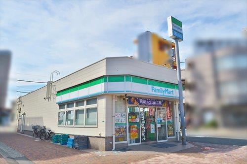 ファミリーマート中央林間駅前店630m