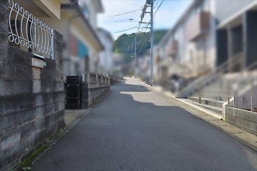 前面道路（2025年10月撮影）