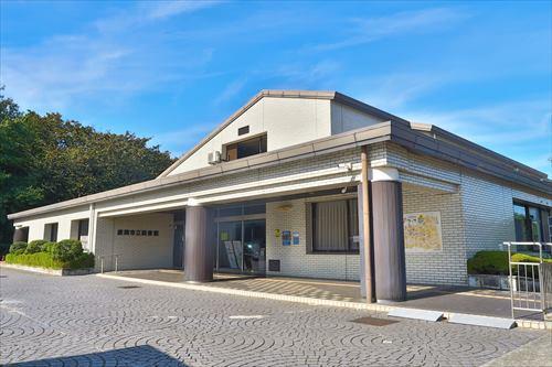 座間市立図書館まで1070ｍ