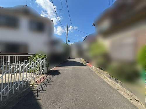 東側前面道路(2025年8月撮影)