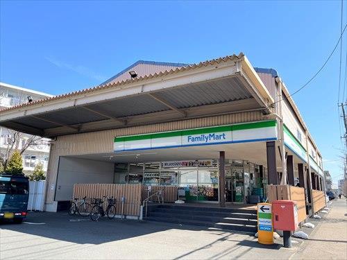 ファミリーマート厚木岡田団地店 670m