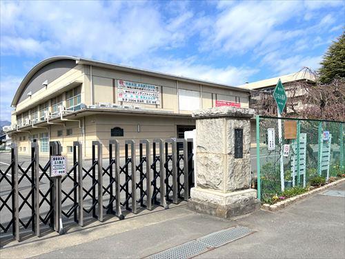 厚木市立厚木中学校まで1860m