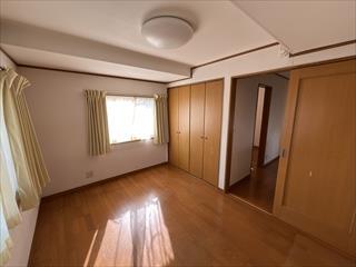 2階洋室（東側）