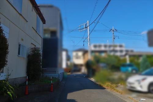 北東側前面道路（2025年10月撮影）